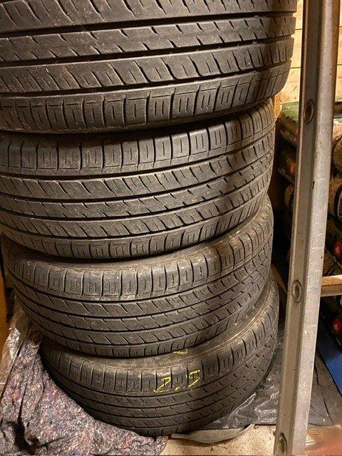 4 pneus à vendre, Autos : Pièces & Accessoires, Pneus & Jantes, 215 mm, Véhicule de tourisme, Pneus été, Enlèvement