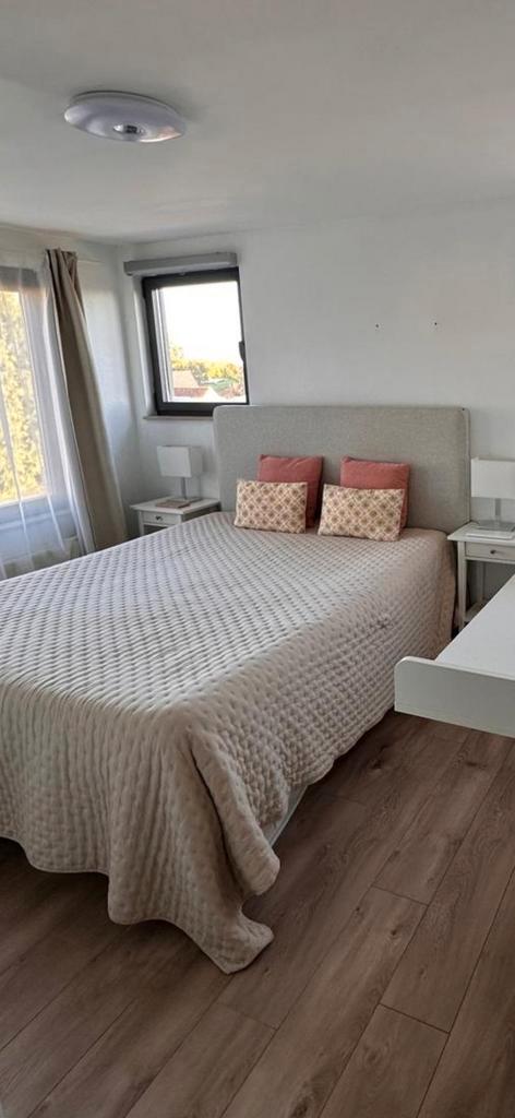 Lit IKEA 1m60, Antiquités & Art, Antiquités | Meubles | Lits, Enlèvement