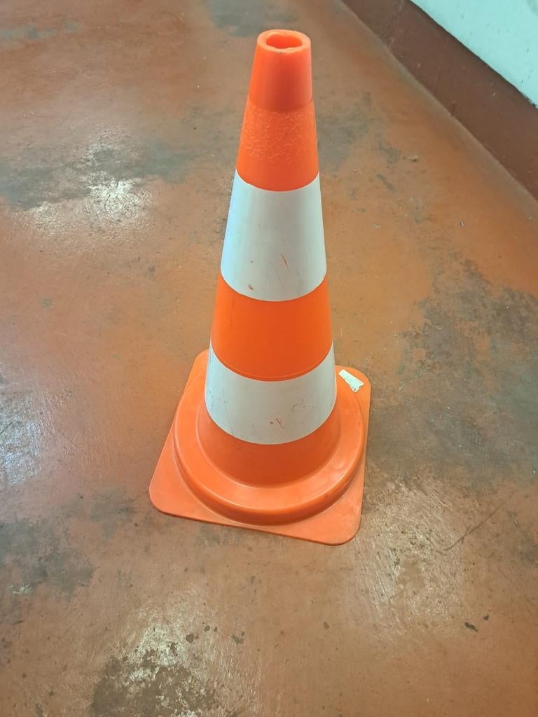 4 grand cônes 2 en bonne état 75cm de hauteur, Animaux & Accessoires, Enlèvement