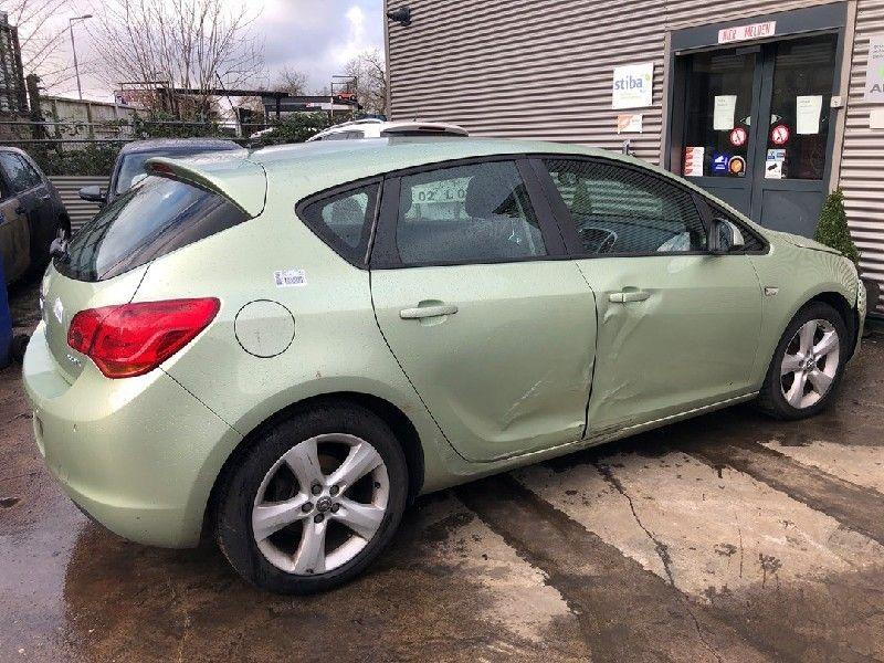 TRAPPE D'ESSENCE Opel Astra J (PC6 / PD6 / PE6 / PF6), Utilisé, Opel