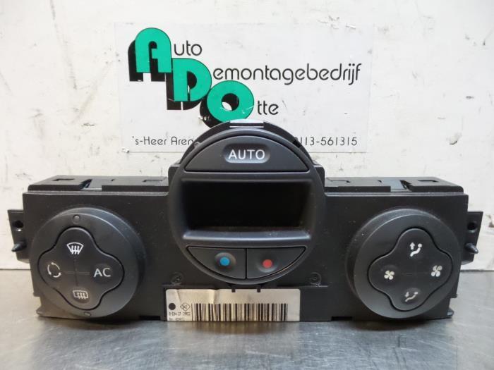 Kachel Bedieningspaneel van een Renault Megane (Megane 2 02-, Auto-onderdelen, Dashboard en Schakelaars, Renault, Gebruikt, 3 maanden garantie