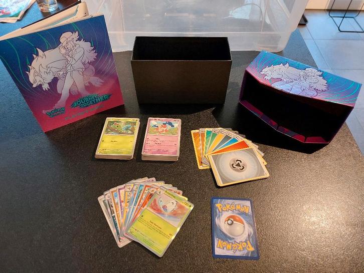 Grote Pokémon Startersbox (111 kaarten!) Journey Together, Hobby en Vrije tijd, Verzamelkaartspellen | Pokémon, Nieuw, Meerdere kaarten