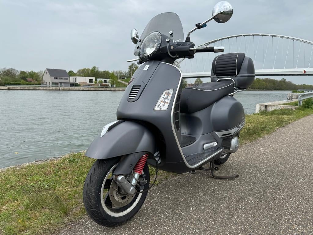Vespa GTS 125 Super Sport – 2011 – Slechts 2.173 km, Fietsen en Brommers, Scooters | Vespa, Ophalen, Overige modellen, 125 cc