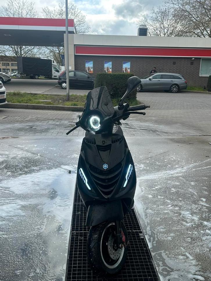 Zip piaggio a klasse 80cc, Fietsen en Brommers, Scooters | Piaggio, Zo goed als nieuw, Zip, Klasse A (25 km/u), Benzine, Ophalen