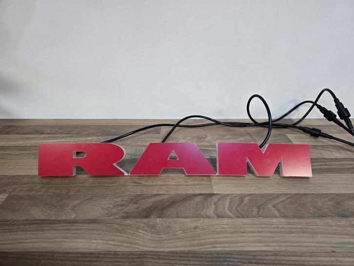 RAM LED Logo verlichting – Rood – 12V, Auto diversen, Tuning en Styling, Ophalen of Verzenden
