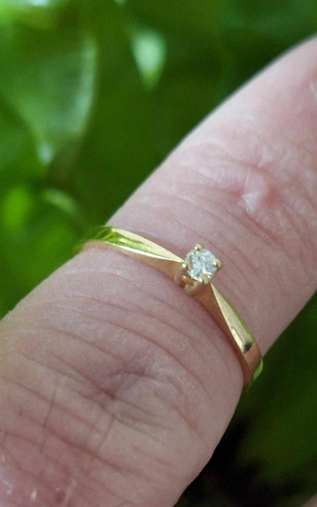 Pracht gouden ring met 0,05 crt diamant, solitair gezet💎, Bijoux, Sacs & Beauté, Bagues, Enlèvement ou Envoi, Or, Or, Utilisé