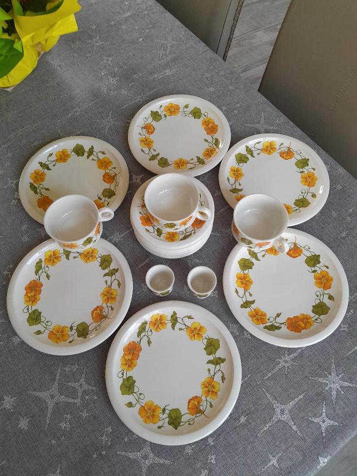 Boch Capucine Assiettes, Tasses, S/tasses, Coquetiers TBE, Antiek en Kunst, Curiosa en Brocante, Ophalen of Verzenden