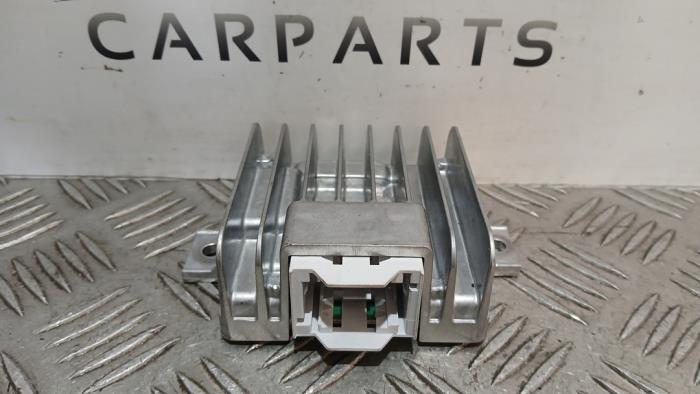 Amplificateur radio d'un Mercedes C-Klasse, Autos : Pièces & Accessoires, Électronique & Câbles, Mercedes-Benz, Utilisé, 3 mois de garantie