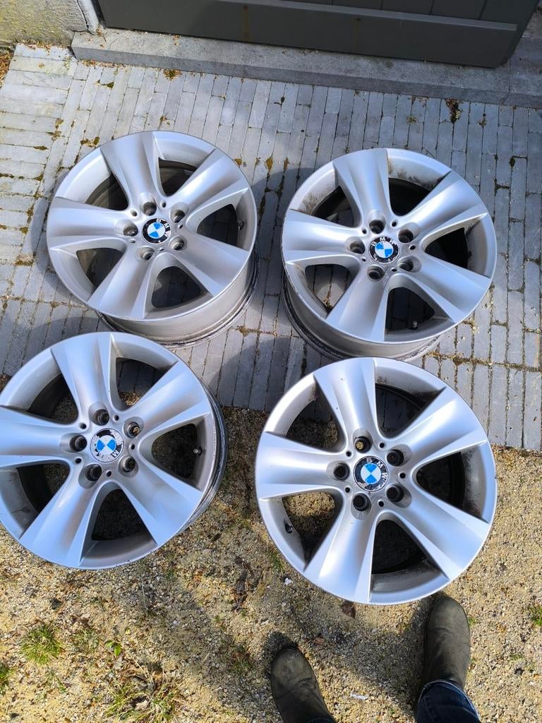 BMW wieldoppen, Ophalen