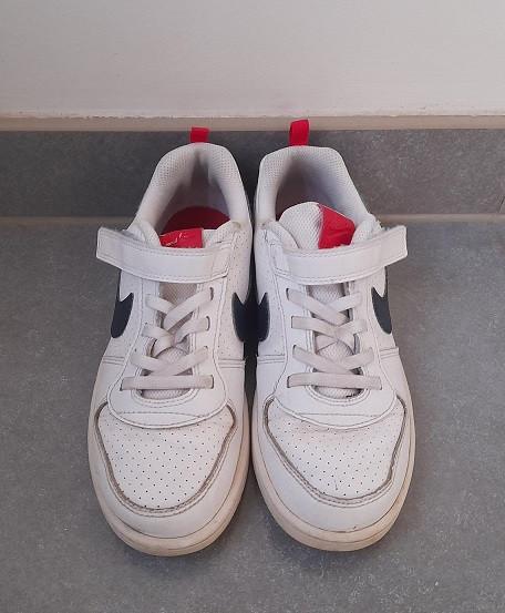 Sneakers Nike maat 35 met velcro, Kinderen en Baby's, NIKE, Gebruikt, Jongen of Meisje, Ophalen of Verzenden