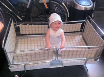 Vintage kinderreisbedje Youpla-do koffermodel beschikbaar voor biedingen