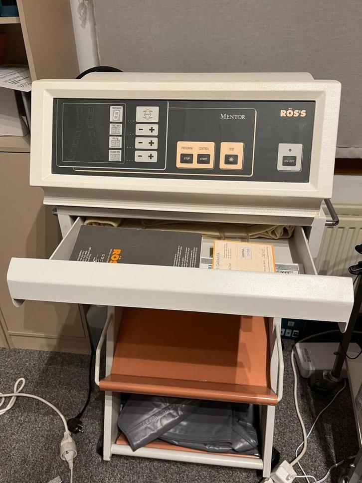 Pressotherapie toestel + laarzen, Elektronische apparatuur, Persoonlijke Verzorgingsapparatuur, Gebruikt, Overige typen, Ophalen