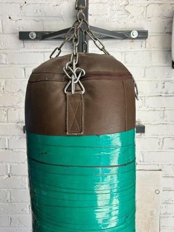 sac de frappe suspendu pour la boxe beschikbaar voor biedingen