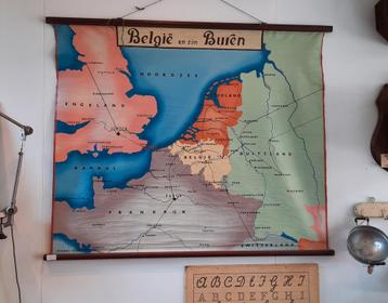Hele mooie oude schoolkaart België en zijn buren  beschikbaar voor biedingen