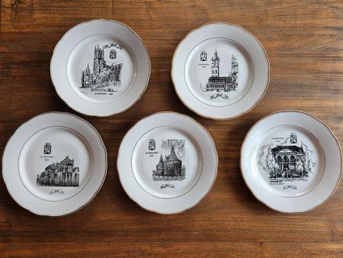 25 assiettes décoratives « Jaarmarkt Gent » - 5 motifs diffé, Collections, Porcelaine, Cristal & Couverts, Comme neuf, Enlèvement