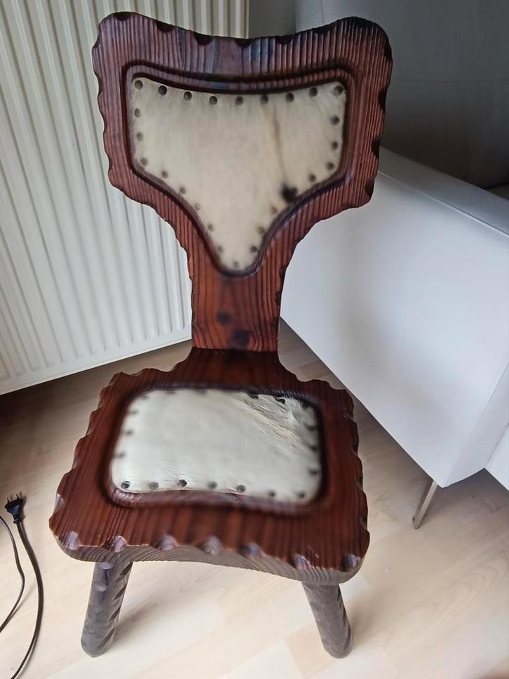 Vintage Spaans Krukje + Rugleuning En Geitenvel, Antiek en Kunst, Antiek | Meubels | Stoelen en Sofa's, Ophalen of Verzenden
