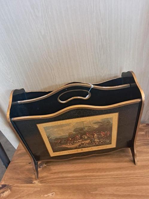 Antiekstijl tijdschriftenrek met craquelé en jachttaferelen, Huis en Inrichting, Woonaccessoires | Krantenbakken en Lectuurbakken