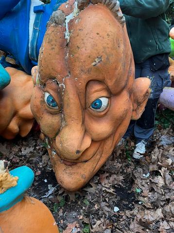 Te herstellen carnavalskop isomo beschikbaar voor biedingen