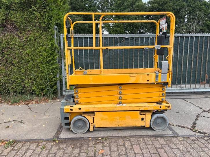Haulotte Optimum 8AC 8m schaar hoogwerker (bj 2016), Zakelijke goederen, Machines en Bouw | Liften, Steigers en Ladders