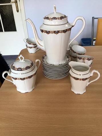 Un service à café de limoge beschikbaar voor biedingen
