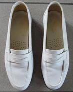 Chaussures, mocassinsen cuir blanc pour femme - 37, Vêtements | Femmes, Porté, Sabots, Enlèvement ou Envoi, Blanc