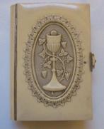 l missel ancien avec couverture en celluloïd et serrure, Envoi