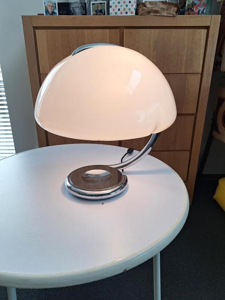 Martinelli Luce Serpente tafellamp
Bieden tot 19/11 ,20.21 u, Huis en Inrichting, Lampen | Spots, Zo goed als nieuw, Kunststof