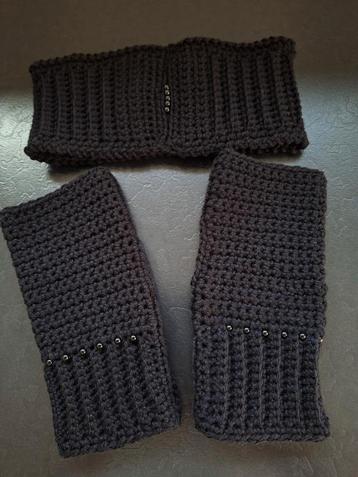 Zwarte vingerloze handschoenen polswarmers en hoofdband  beschikbaar voor biedingen