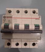 GEZOCHT 4P 16A of 20A VYNCKIER, Doe-het-zelf en Bouw, Ophalen of Verzenden, Gebruikt