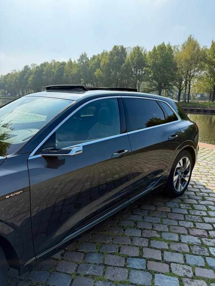 Audi e-tron 55 Quattro advanced van 2019 met lichte schade, Autos, Audi, Particulier, e-tron, Air conditionné, Gris, Entretenue par le concessionnaire