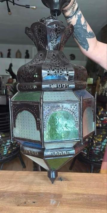 Glas met metalen luster beschikbaar voor biedingen