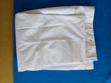 Witte werkbroek M 52 beschikbaar voor biedingen