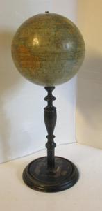 oude kleine globe wereldbol op zwarte voet  141, Antiek en Kunst, Verzenden