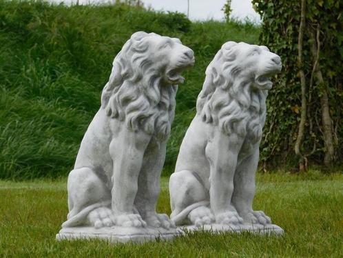 Set Zittende Leeuwen - 53 cm - Steen, Tuin en Terras, Tuinbeelden, Dierenbeeld, Steen, Ophalen of Verzenden