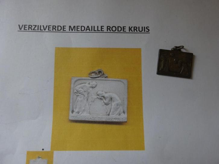 Verzilverde bedelmedaille Rode Kruis 1924, Antiek en Kunst, Antiek | Zilver en Goud, Zilver, Ophalen of Verzenden