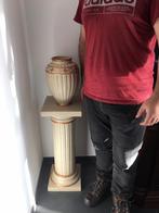 Colonne et vase en plâtre, Zo goed als nieuw