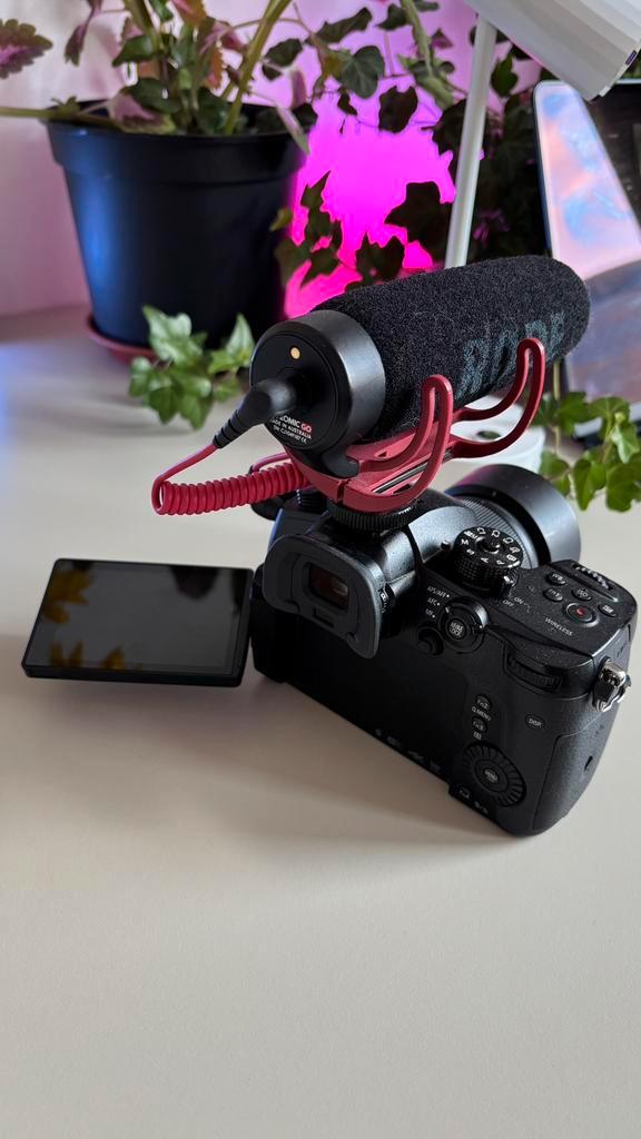 LUMIX GH5 Panasonic + 25mm 1.7f lens+ Rode Micro + Tripod, Audio, Tv en Foto, Fotocamera's Digitaal, Zo goed als nieuw, Ophalen
