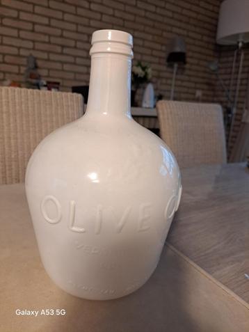 Un vase (pot huile d’olive)  beschikbaar voor biedingen