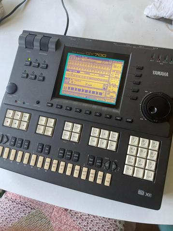 YAMAHA QY700 - sequencer beschikbaar voor biedingen
