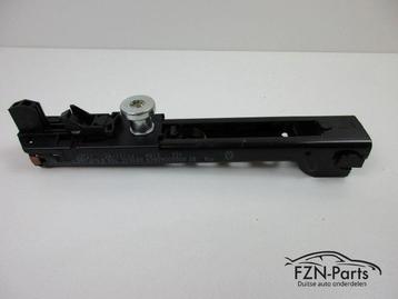 VW Touran Gordel Hoogteverstelling / Geleider Links+Rechts beschikbaar voor biedingen