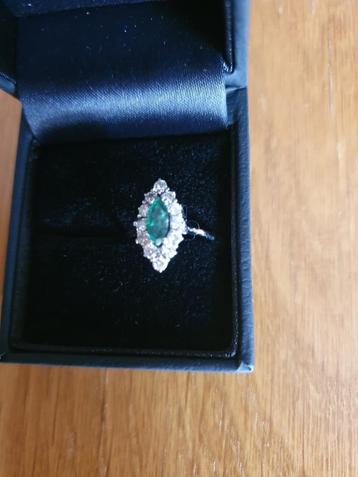 Marquise Emeraude entourée de diamants. T52 beschikbaar voor biedingen