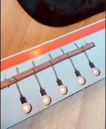 Nieuwe hanglamp met houten balk beschikbaar voor biedingen