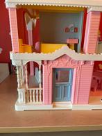 Poppenhuis met meubels en poppen, Ophalen, Zo goed als nieuw, Poppenhuis