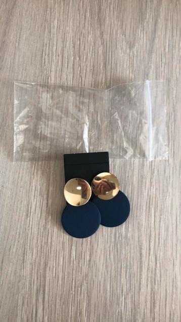 Oorbellen  beschikbaar voor biedingen
