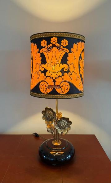 Lampe de table vintage Hollywood Regency disponible aux enchères