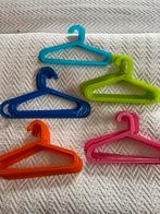 Kleurrijke hangers voor kinderen, Kleding | Dames, Kledinghangers, Kinderen, Zo goed als nieuw