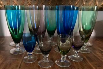 Vintage set gekleurde glazen 