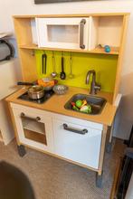 IKEA Duktig keukentje met accessoires en achterwand, Kinderen en Baby's, Ophalen, Gebruikt, Hout, Speelkeuken