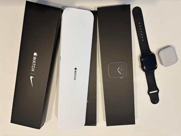 Apple Watch Series 6 space grey 44mm, Handtassen en Accessoires, Smartwatches, Gebruikt, iOS, Grijs, Afstand, Calorieverbanding