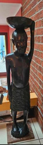 Grande statue africaine en bois d'ébène, Enlèvement